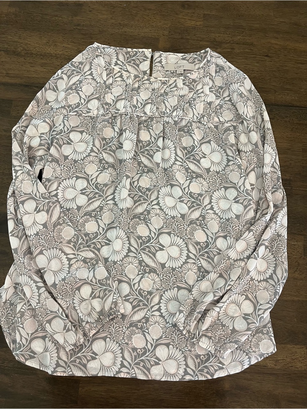 LOFT Floral Long-Sleeve Top in Light Gray and Cream Relaxed Lightweight Medium